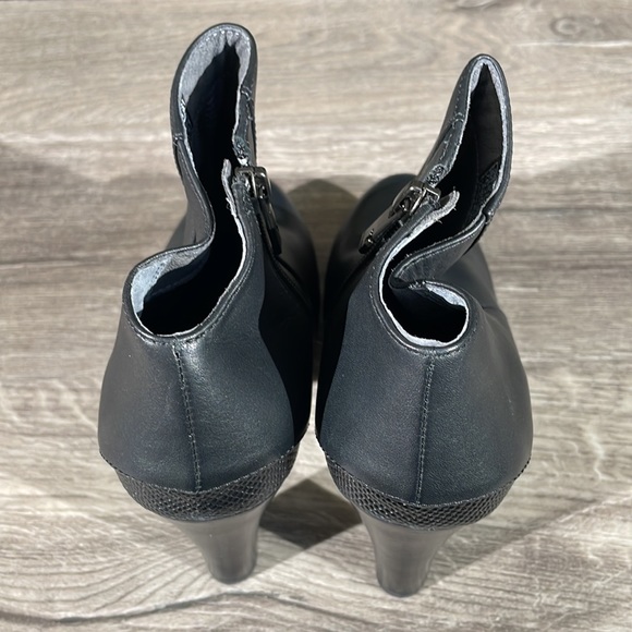 Brand New Women’s TSUBO Troain Black Leather Zip Up High Heel Ankle Booties - Picture 4 of 8